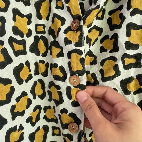 Consept Collective cheetah print hand blocked novelty print button up blouse - Picture 8 of 10